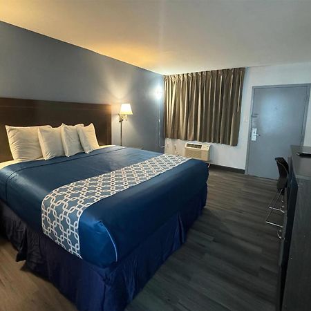 Travelodge By Wyndham Gainesville Гейнсвилл Экстерьер фото